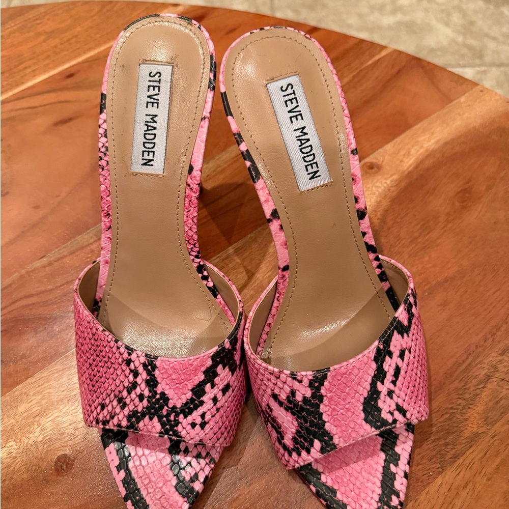Steve Madden Pink and Black “Feisty” Heeled slide/Mules